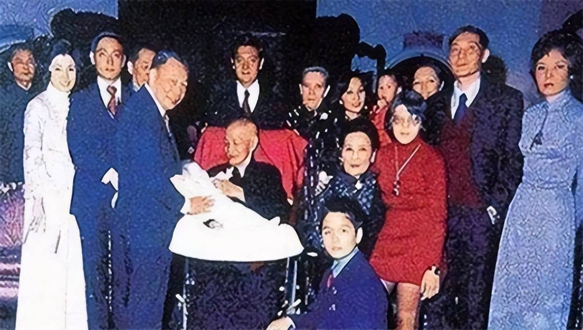 蒋友松参观黄埔军校时说：我家吃饭还这样不
