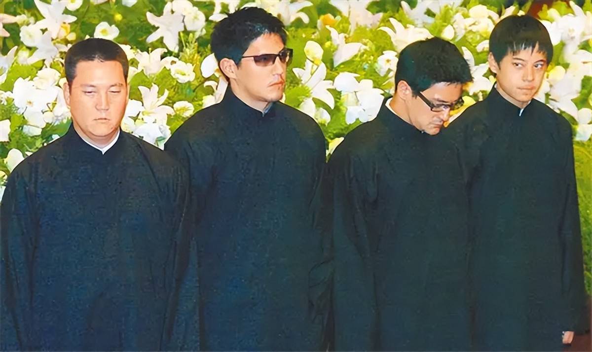 蒋友松参观黄埔军校时说：我家吃饭还这样不朽情缘游戏入口长相酷似蒋介石的曾孙(图2)