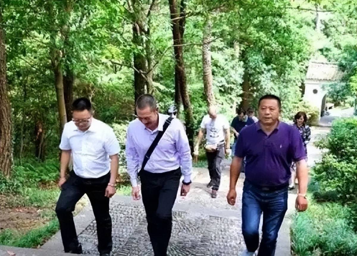 蒋友松参观黄埔军校时说：我家吃饭还这样不朽情缘游戏入口长相酷似蒋介石的曾孙(图3)