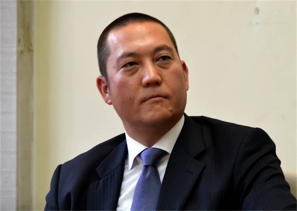 蒋友松参观黄埔军校时说：我家吃饭还这样不朽情缘游戏入口长相酷似蒋介石的曾孙(图4)