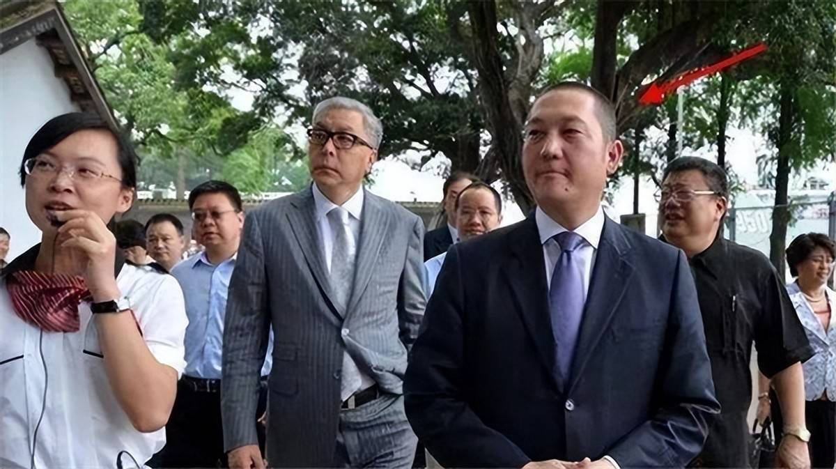 蒋友松参观黄埔军校时说：我家吃饭还这样不朽情缘游戏入口长相酷似蒋介石的曾孙(图7)