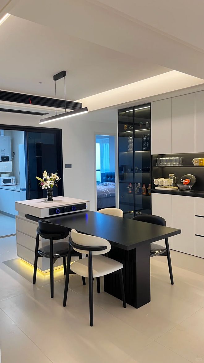 桌入住后我却真香了!小户型这么装太绝不朽情缘正版老公不听劝非要拆了餐厅餐(图3) 桌入住后我却真香了!小户型这么装太绝不朽情缘正版老公不听劝非要拆了餐厅餐(图3)