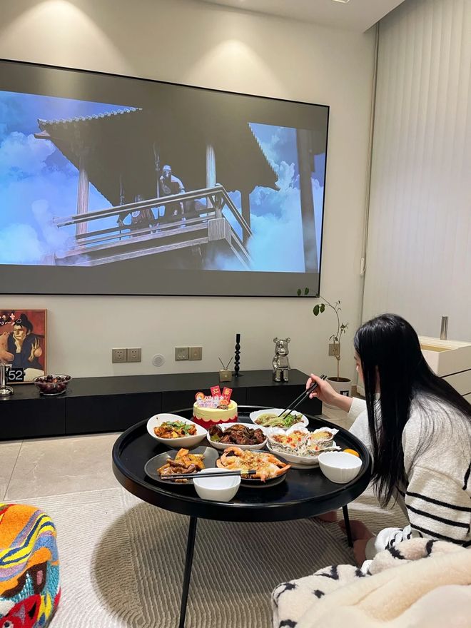 桌入住后我却真香了!小户型这么装太绝不朽情缘正版老公不听劝非要拆了餐厅餐(图4) 桌入住后我却真香了!小户型这么装太绝不朽情缘正版老公不听劝非要拆了餐厅餐(图4)